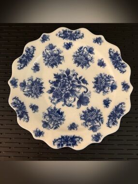 Cracker Barrel Blue & White round serving plate 12.25" wide
